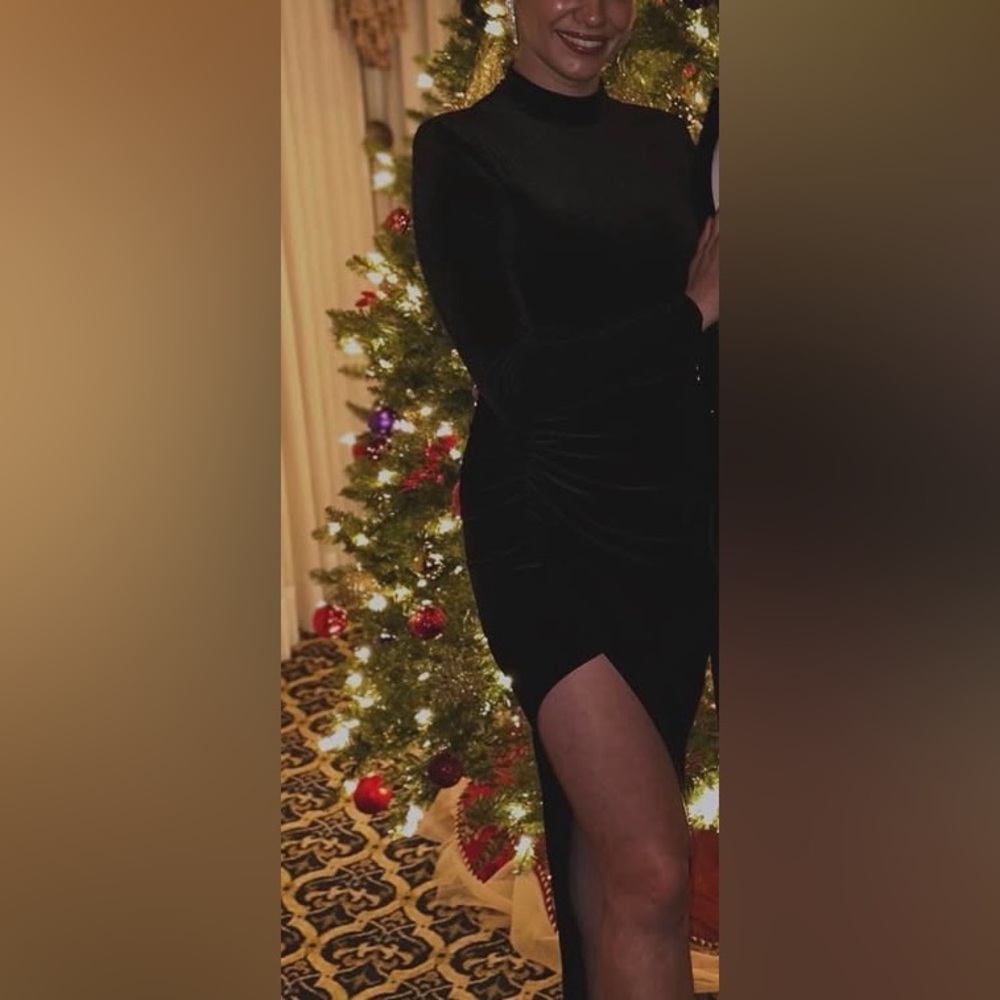 Chic Long Sleeve Black Dress